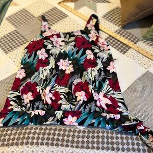 Chic Black and White Sleeveless Tie Front Swim Tankini